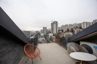 продается квартира с новым ремонтом 4-комнаты